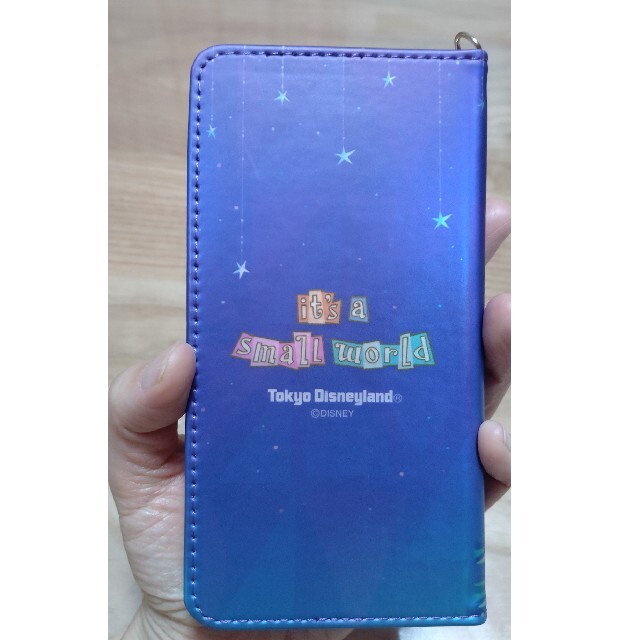 Disney(ディズニー)のイッツアスモールワールド　スマホケース スマホ/家電/カメラのスマホアクセサリー(モバイルケース/カバー)の商品写真