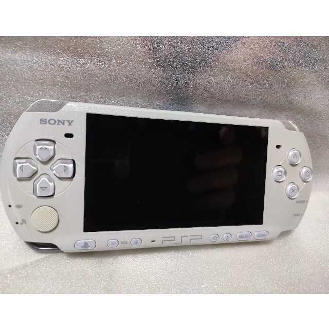 SONY(ソニー)のPSP3000ホワイト エンタメ/ホビーのゲームソフト/ゲーム機本体(携帯用ゲーム機本体)の商品写真