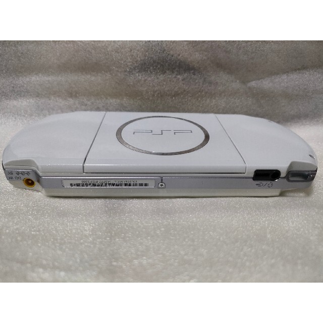 SONY(ソニー)のPSP3000ホワイト エンタメ/ホビーのゲームソフト/ゲーム機本体(携帯用ゲーム機本体)の商品写真