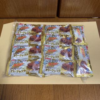 ブラックサンダー　しっとり深みガトーショコラ　20個(菓子/デザート)