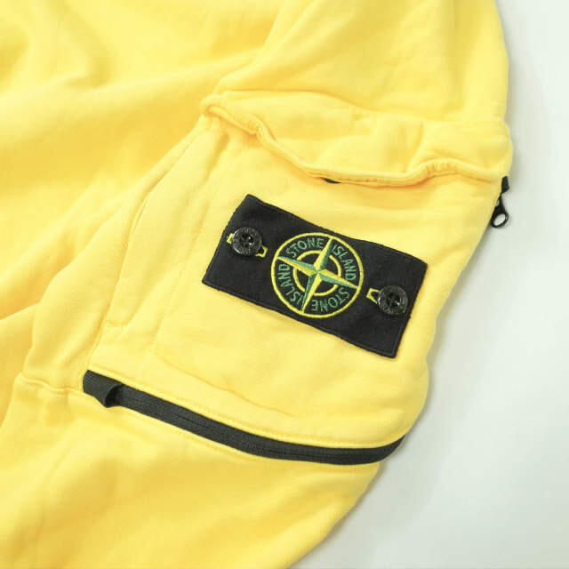 STONE ISLAND(ストーンアイランド)のSTONE ISLAND ストーンアイランド 22SS COTTON SWEATSHIRT WITH POCKET ON SLEEVE ロゴパッチ クルーネックスウェット 761561151 L イエロー トレーナー Vガゼット プルオーバー ポケット トップス【中古】【STONE ISLAND】 メンズのトップス(スウェット)の商品写真