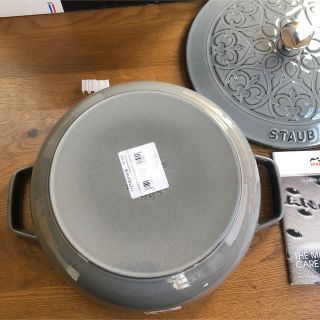 新品 24cm staub ストウブ リリー シグネチャーココット グレー 鍋