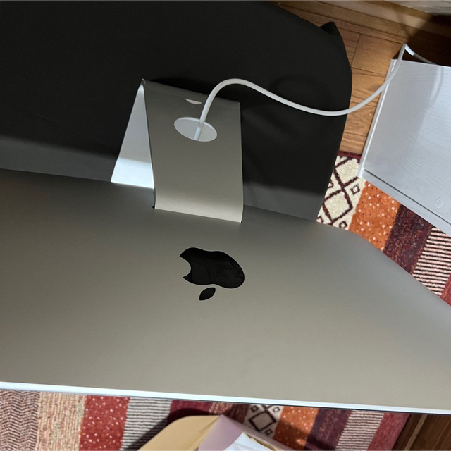 Mac (Apple)(マック)のiMac 2019 5K 27 i5 40GB Radeon Pro 580x  スマホ/家電/カメラのPC/タブレット(デスクトップ型PC)の商品写真