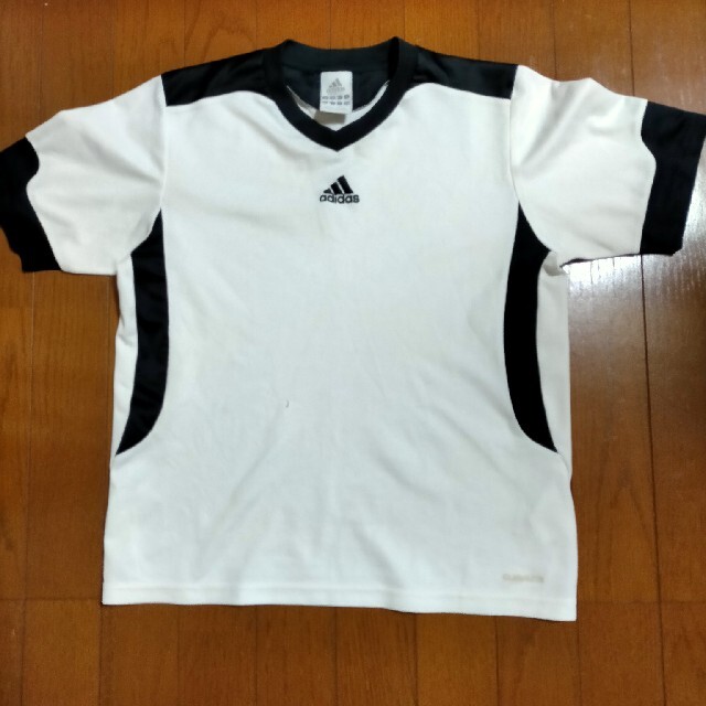 adidas(アディダス)のTシャツ adidas スポーツ/アウトドアのサッカー/フットサル(ウェア)の商品写真