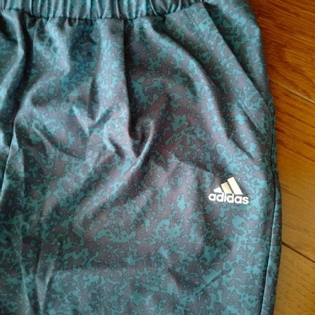 adidas(アディダス)のアディダスフィットネスパンツ　グリーン系 レディースのパンツ(その他)の商品写真