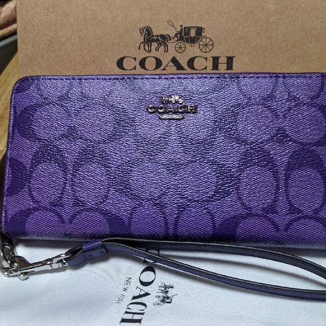 COACH(コーチ)のCOACH  最新作長財布ラウンドファスナーシグネチャー　紫 レディースのファッション小物(財布)の商品写真