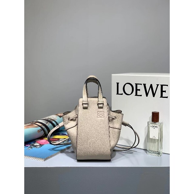 人気メーカー・ブランド ハンモックミニ LOEWE ロエベ - LOEWE ライト