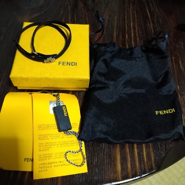 FENDI - FENDI フェンディ 2連 ブレスレット チョーカー 革の通販 by ...