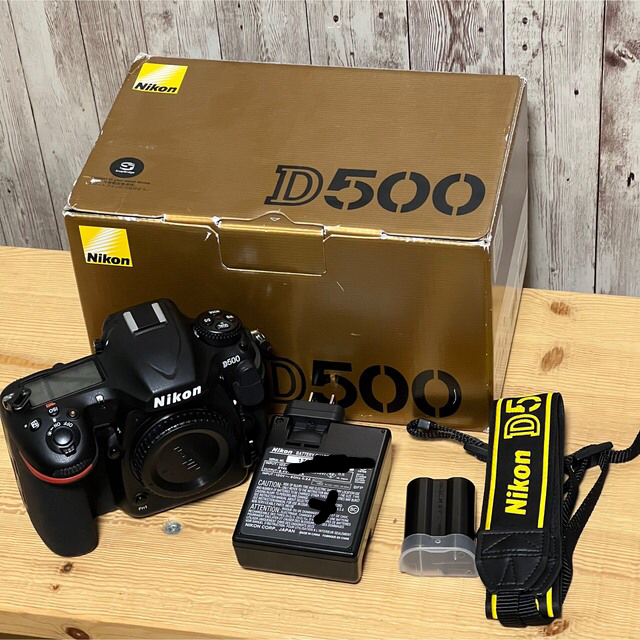 発送法方ニコン　Nikon D500 美品・ショット数17,500