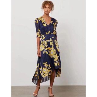 ビーシービージーマックスアズリア(BCBGMAXAZRIA)の❤️BCBGMAXAZRIA新作新品　花柄ロングワンピース　　ドレス(ロングワンピース/マキシワンピース)