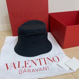 ヴァレンティノ(VALENTINO)の【新品】VALENTINO ヴァレンティノ　バケットハット　ブラック　59(ハット)