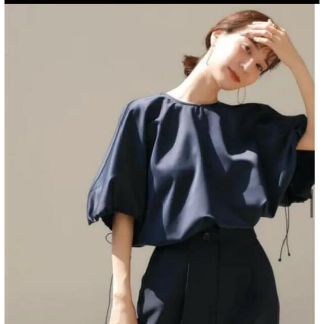 louren satin gather sleeve blouseの通販 by eri's shop|ラクマ