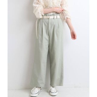 イエナ(IENA)の超美品⭐︎イエナ　IENA  ベルテッドタックパンツ　カーキA  サイズ３６Ｔ(カジュアルパンツ)