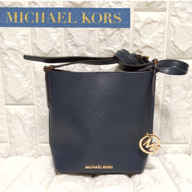 Michael Kors(マイケルコース)のMICHAEL KORS マイケルコースショルダーバック バケツバッグ ネイビー レディースのバッグ(ショルダーバッグ)の商品写真