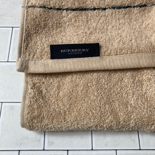 BURBERRY(バーバリー)の【新品・未使用】BURBERRY　バーバリー　バスタオル　西川 インテリア/住まい/日用品の日用品/生活雑貨/旅行(タオル/バス用品)の商品写真