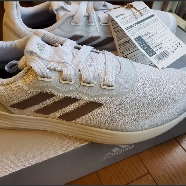 アディダス adidas　スニーカー　QTレーサー　24.5センチ　レディース