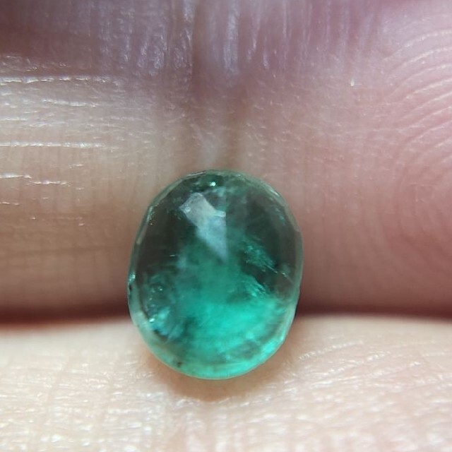 天然エメラルド ルース 0.9ct± 4
