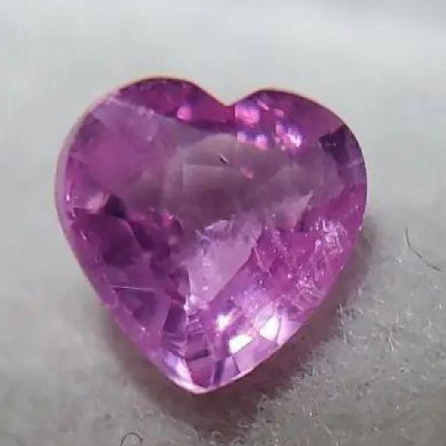 天然ピンクサファイア ハートシェイプ 0.385ct