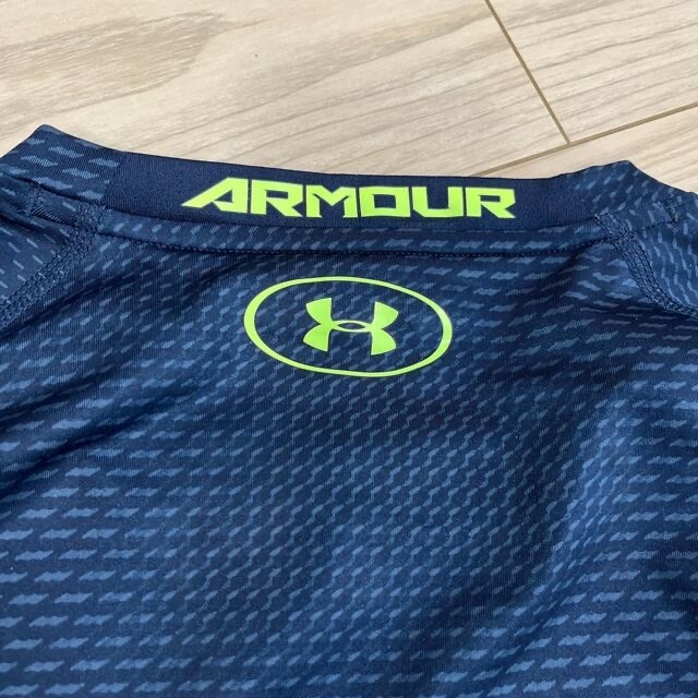 UNDER ARMOUR(アンダーアーマー)のs様　アンダーアーマー 長袖アンダーシャツ　ネイビー スポーツ/アウトドアのトレーニング/エクササイズ(トレーニング用品)の商品写真