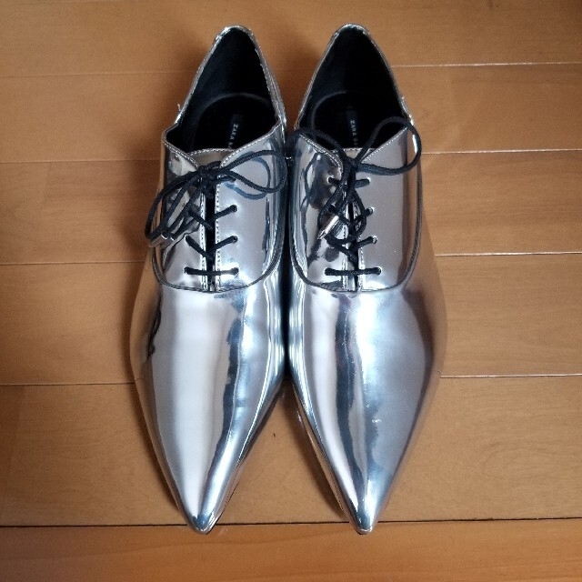 ZARA エナメルシューズ　サイズ39　24,5センチ レディースの靴/シューズ(ローファー/革靴)の商品写真