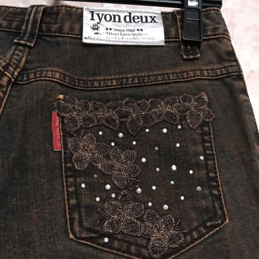 LYON(リヨン)のお値下げしました★リヨン★刺繍付き　デニム、ストレート、七分丈 レディースのパンツ(デニム/ジーンズ)の商品写真