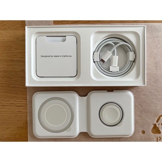 Apple(アップル)のApple 純正品　MagSafe Duo Charger MHXF3AM/A スマホ/家電/カメラのスマートフォン/携帯電話(バッテリー/充電器)の商品写真
