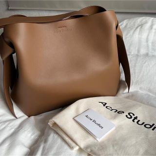 AcneStudios Musubi Midi ミディショルダーバッグ ブラウン