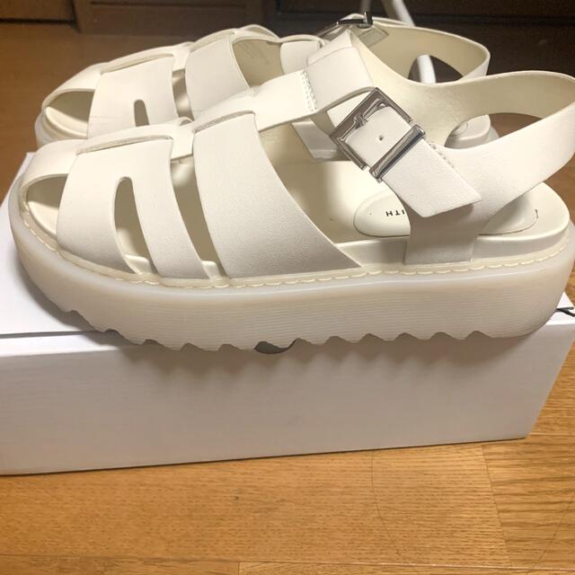 Charles and Keith(チャールズアンドキース)のカットアウト スポーツサンダル CHARLES & KEITH レディースの靴/シューズ(サンダル)の商品写真