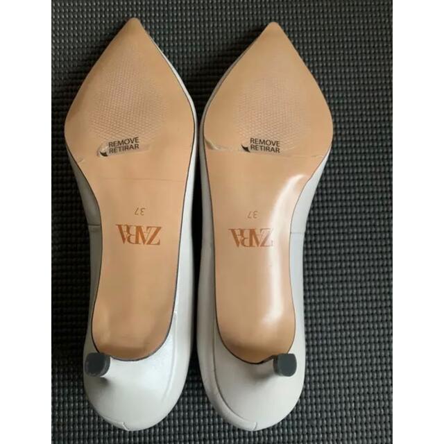 ZARA(ザラ)の新品未使用品 ZARA ホワイト パンプス レディースの靴/シューズ(ハイヒール/パンプス)の商品写真