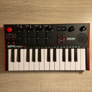 MPK mini play 最新モデルの中古品(MIDIコントローラー)