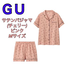 ジーユー(GU)のGU サテンパジャマ(半袖&ショートパンツ)(チェリー) ピンク　Mサイズ(パジャマ)