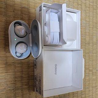 ギャラクシー(Galaxy)のGalaxy buds(ヘッドフォン/イヤフォン)