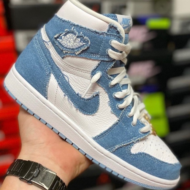 NIKE(ナイキ)のNike WMNS Air Jordan 1 High OG "Denim" レディースの靴/シューズ(スニーカー)の商品写真