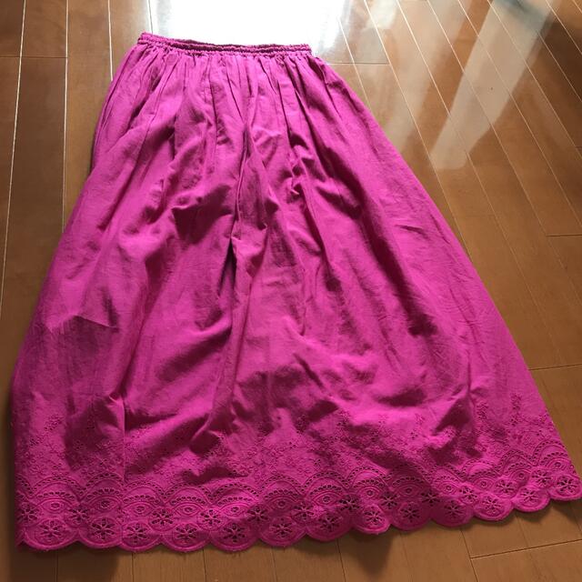 ロングスカート　マキシスカート　ピンク色　花柄刺繍 レディースのスカート(ロングスカート)の商品写真
