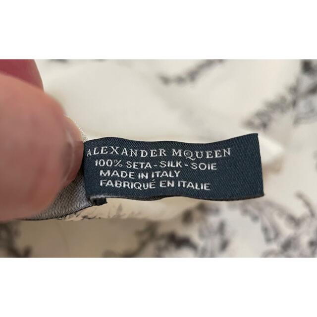 Alexander McQueen(アレキサンダーマックイーン)のALEXANDAR MQUEEN   シルクショール レディースのファッション小物(マフラー/ショール)の商品写真