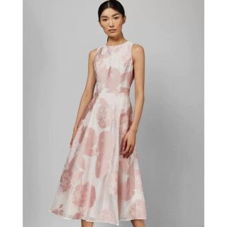 テッドベイカー(TED BAKER)の❤️ ★【人気作】Ted Baker ピンク花柄ロングワンピース 新品 綺麗　(ロングワンピース/マキシワンピース)