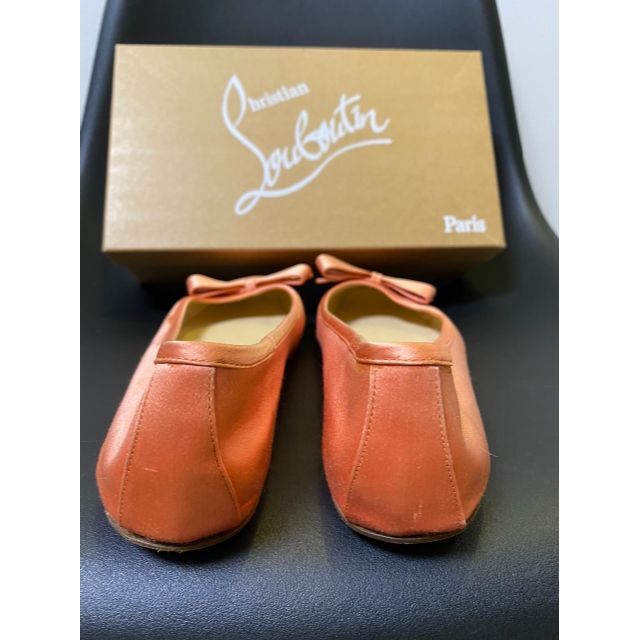 Christian Louboutin(クリスチャンルブタン)の美品⭐︎クリスチャンルブタン　サテン　フラットシューズ レディースの靴/シューズ(バレエシューズ)の商品写真