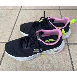 SKECHERS - スケッチャーズのスニーカー（23㎝）の通販｜ラクマ