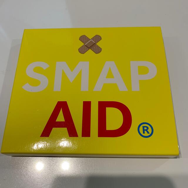 SMAP(スマップ)の【お値下げ中】SMAP AID +ハンカチ（しあわせのYELLOW-AID） エンタメ/ホビーのCD(ポップス/ロック(邦楽))の商品写真