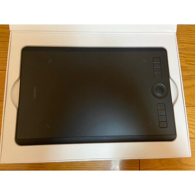 Wacom(ワコム)のワコム ペンタブレット ntuos Pro PTH-660/K0 Mサイズ スマホ/家電/カメラのPC/タブレット(タブレット)の商品写真