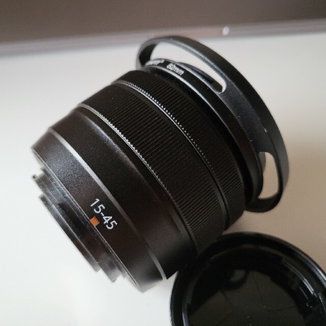 富士フイルム(フジフイルム)のFUJI FILM XC15-45 電動ズーム レンズフードセット スマホ/家電/カメラのカメラ(レンズ(ズーム))の商品写真