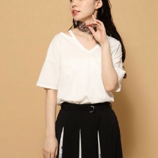 ハレ(HARE)のベーシックシルエットのシンプルホワイトカラー前後2way変形デザインカットソー(Tシャツ(半袖/袖なし))