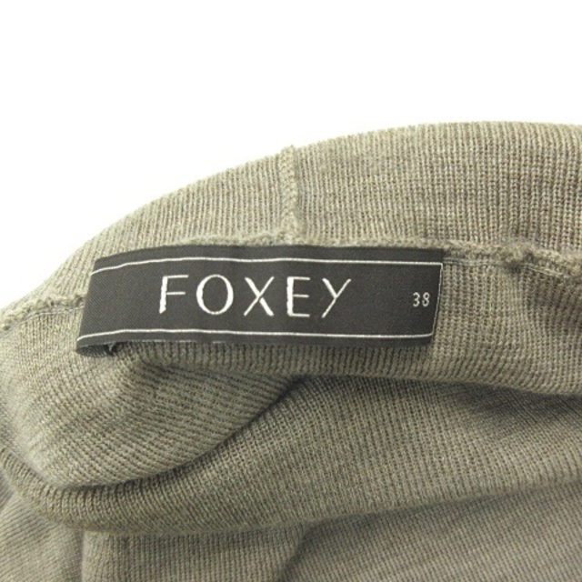 FOXEY(フォクシー)のフォクシー タートルネック 長袖 ニット セーター ロゴ 38 M位 グレージュ レディースのトップス(ニット/セーター)の商品写真