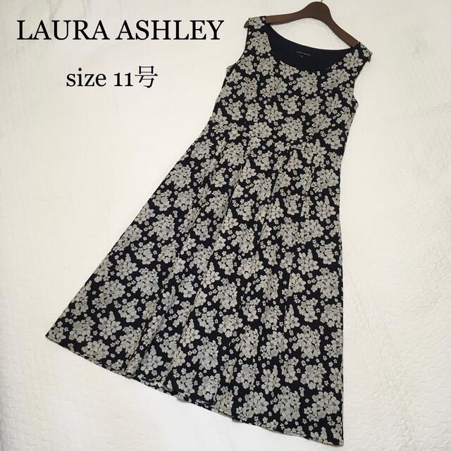 LAURA ASHLEY(ローラアシュレイ)の【超美品】LAURA ASHLEY* ミモレ丈ワンピース 11号 黒 花柄 旅行 レディースのワンピース(ロングワンピース/マキシワンピース)の商品写真