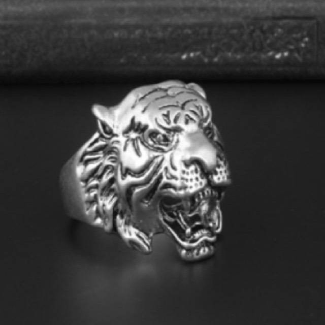 【SALE】リング メンズ シルバー タイガー トラ 虎 銀色  指輪 20号 メンズのアクセサリー(リング(指輪))の商品写真