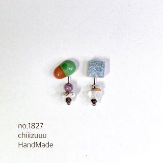 no.1827 ガラスとタイルのアシンメトリーピアス／イヤリング(ピアス)