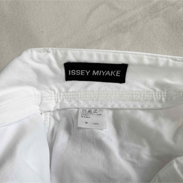 ISSEY MIYAKE(イッセイミヤケ)の14AW ISSEYMIYAKE White Cargo Pants メンズのパンツ(ワークパンツ/カーゴパンツ)の商品写真