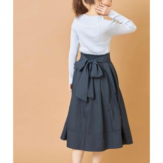 トッコ(tocco)の【新品】トッコ クローゼット ウエスト後ろリボン付きタフタタックスカート 紺(ロングスカート)