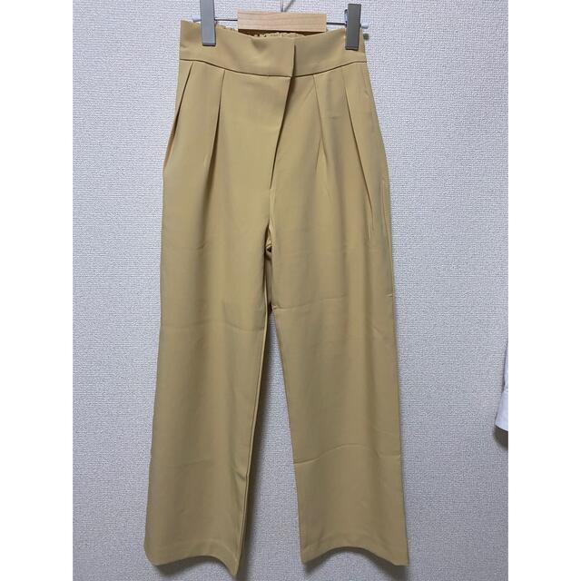 TODAYFUL(トゥデイフル)のamie DOUBLE TUCK COLOR PANTS / yellow レディースのパンツ(カジュアルパンツ)の商品写真