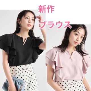 ジャスグリッティー(JUSGLITTY)の【新品】ジャスグリッティー❥パール付きラッフルブラウス(シャツ/ブラウス(半袖/袖なし))